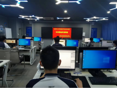 練專業(yè)技能展學(xué)生風(fēng)采——信息工程系技能競賽決賽精彩上演